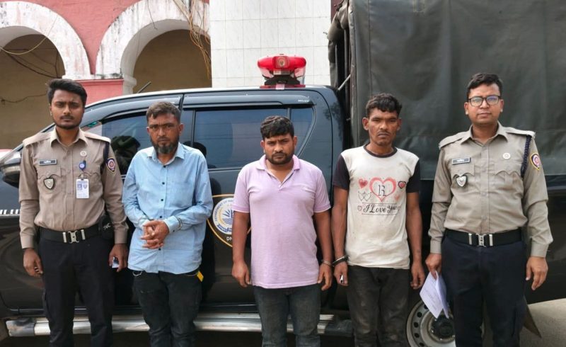 বগুড়ায় ৩৫ গ্রাম গঁজা ২০০ এম এল সহ আ্যালকোহল সেবনের অপরাধে গ্রেফতার -৩