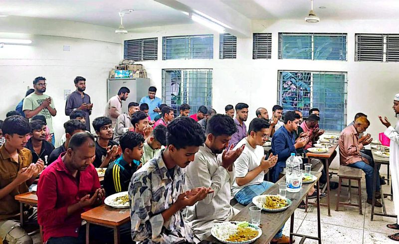 বগুড়ার শিবগঞ্জে ৭১ও ২৪ এর শহীদদের সম্মানে ইফতার মাহফিল অনুষ্ঠিত।